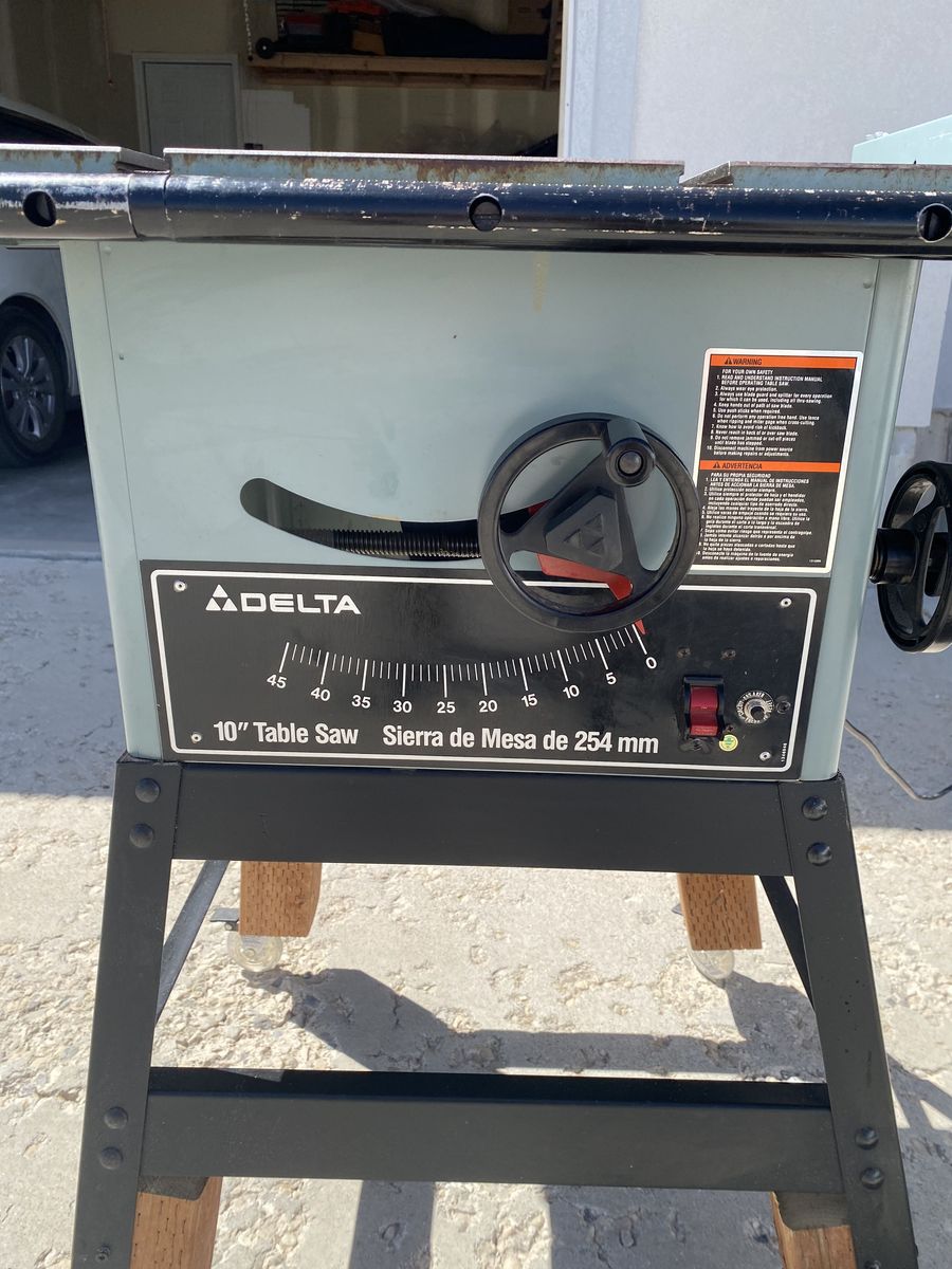 Delta 10" Table Saw