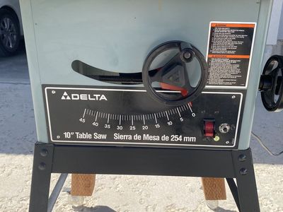Delta 10" Table Saw