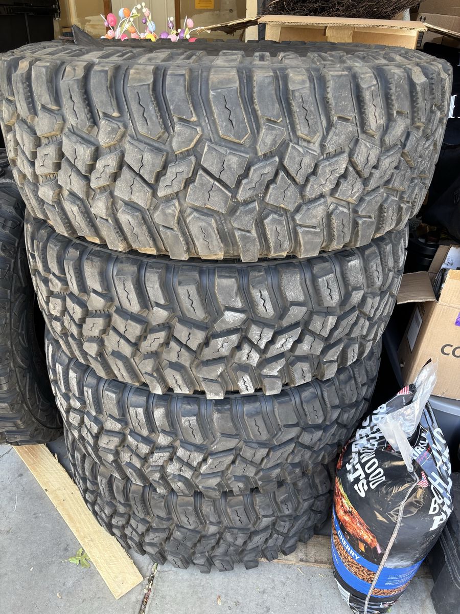 40x13.50x17R Cooper SST Pro x 4