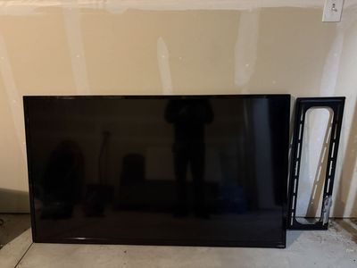 60" Vizio TV + Mount