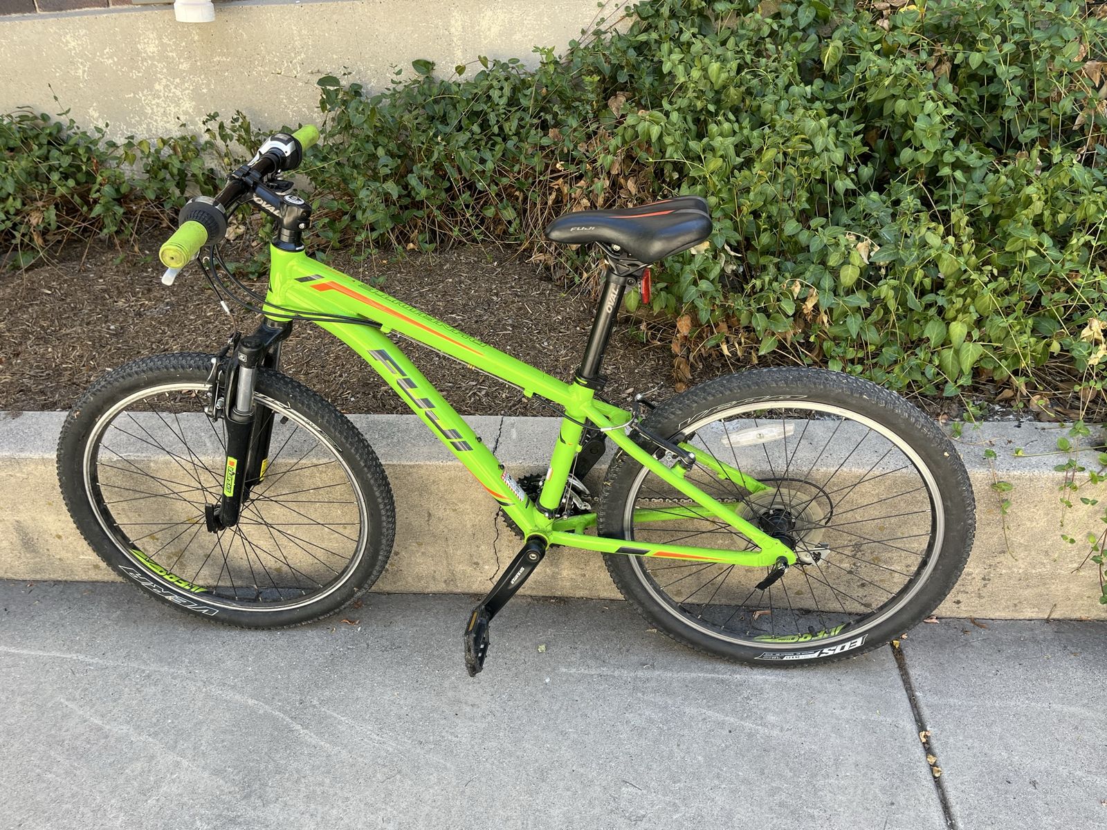 Fuji Dynamite Pro Kids' Mountain Bike - Green, 24-inch Wheels