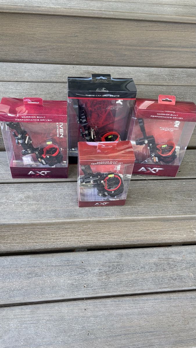 AXT Archery Sights and Quivers - New in Box (1-Pin & 4-Pin Sights)
