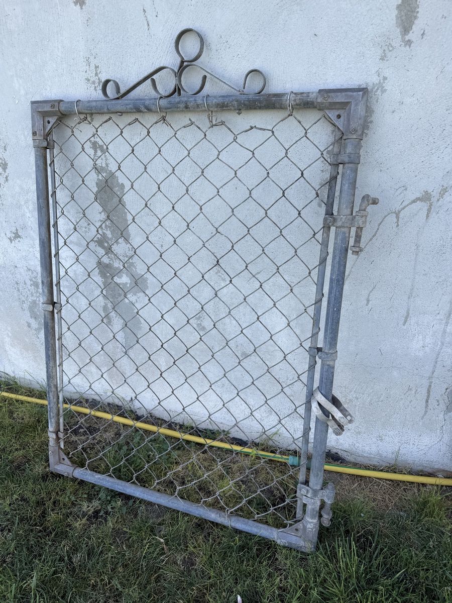 Chain link gate 3ft by 4ft