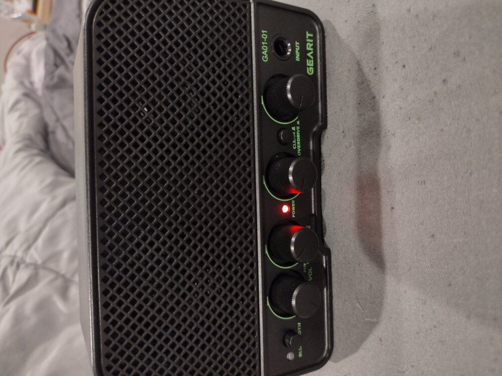 Travel size guitar amp