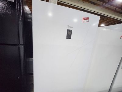 BEAUTIFUL MIDEA UPRIGHT 17 CF FREEZER! W-WARRANTY