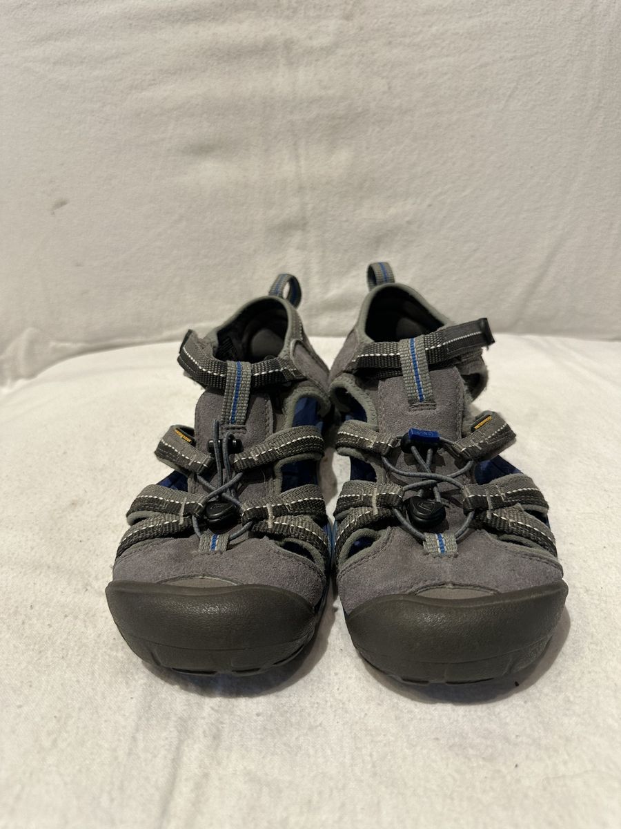 Keen youth size 6 gray stripe slim style, hiking sandals