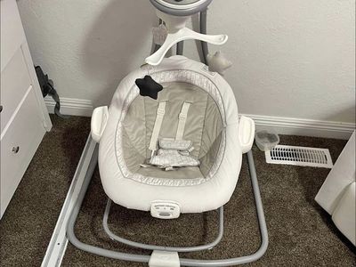 Graco Baby Swing - Gently Used, Soothing Vibration, Excellent Condition