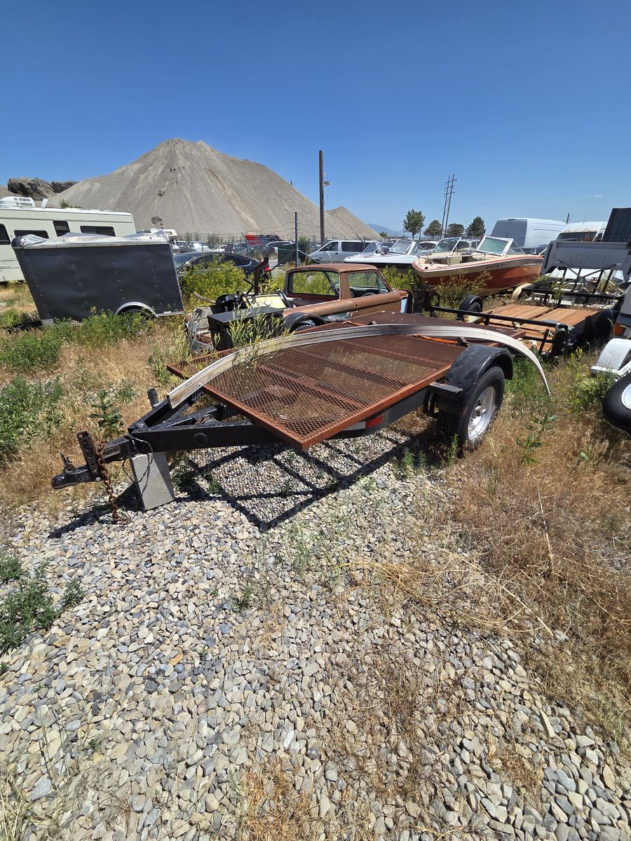 Single axle metal trailer
