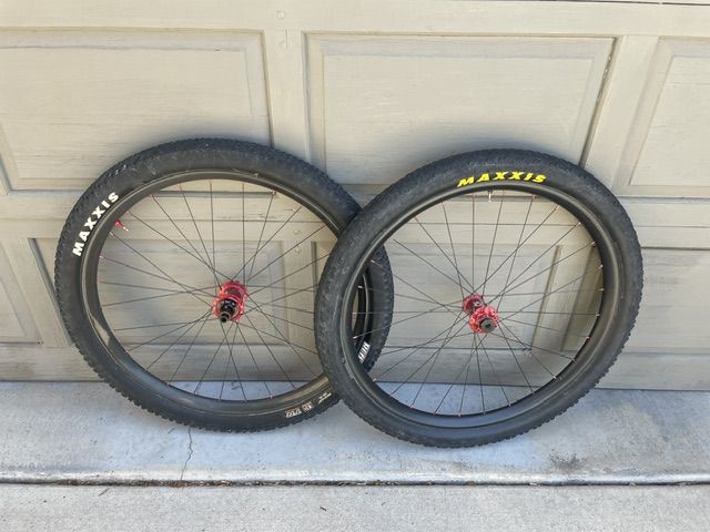 Light Bicycle / Industry 9 Hydra carbon 29" Boost wheelset