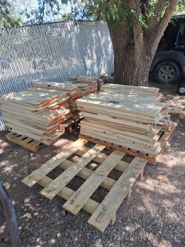 3 pallets of 3/4 x 8in poplar plus assorted