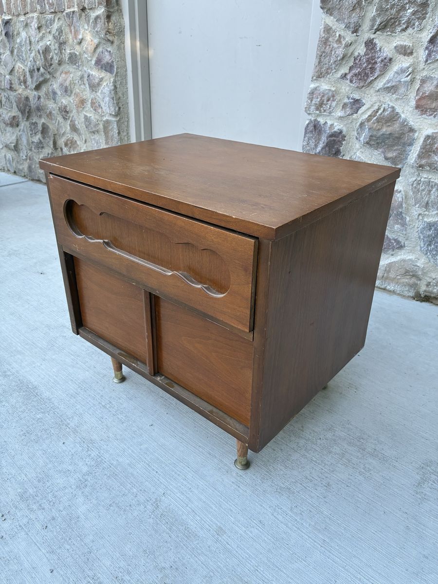 Vintage Mid-Century Modern Wood End Table Nightstand