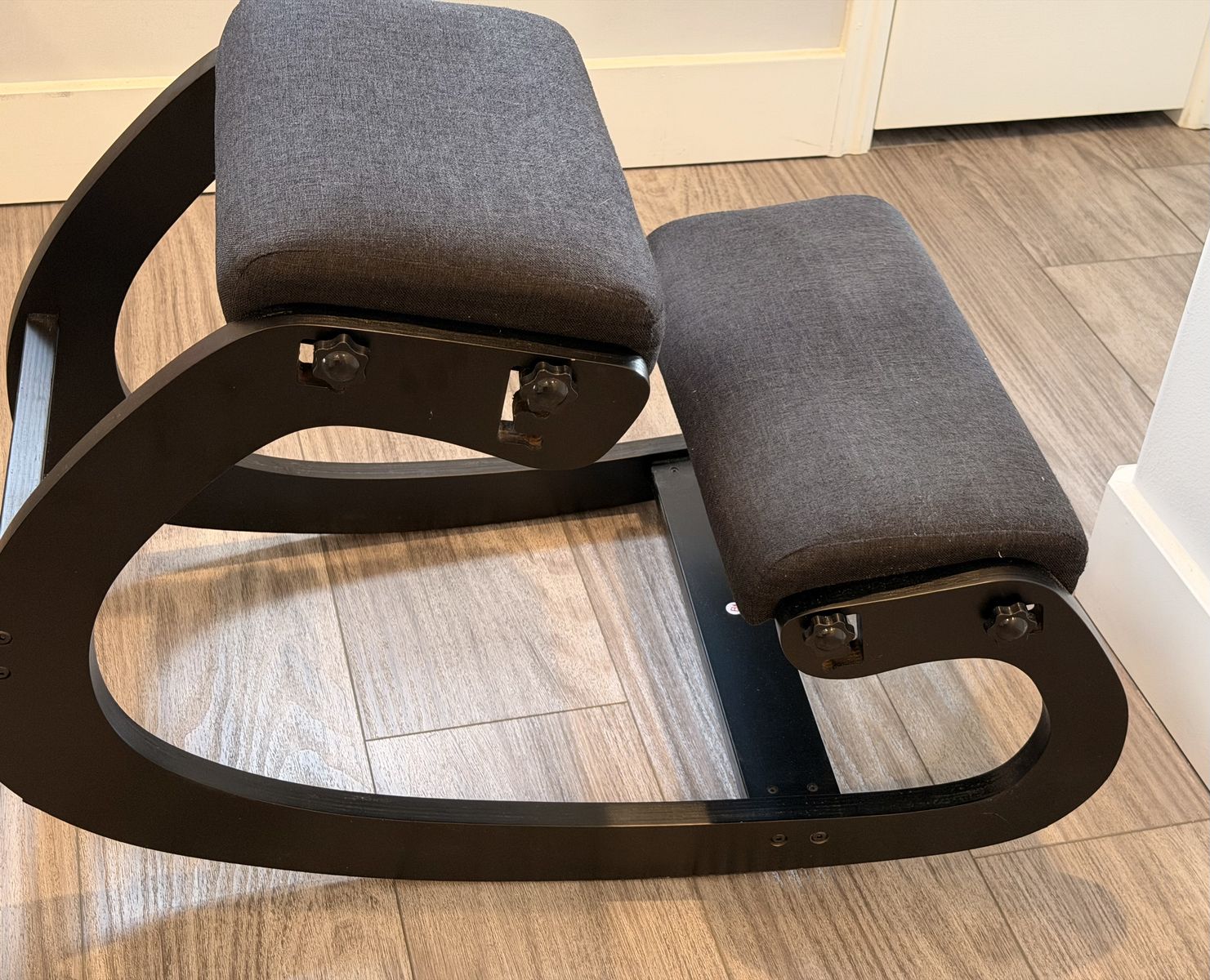 Predawn Ergonomic Kneeling Chair (Solid Wood / Rocking)
