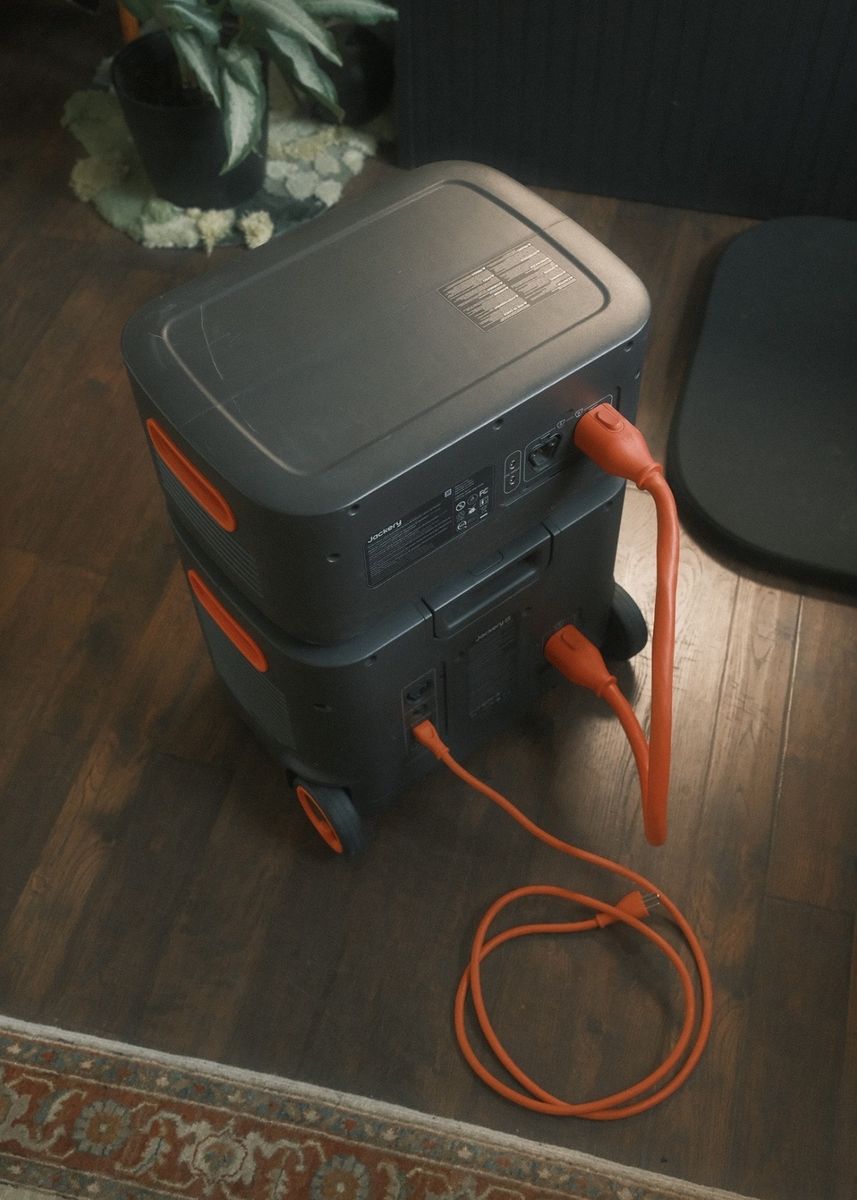 JACKERY 2 PIECE BUNDLE | EXPLORER 2000 PLUS + BATT