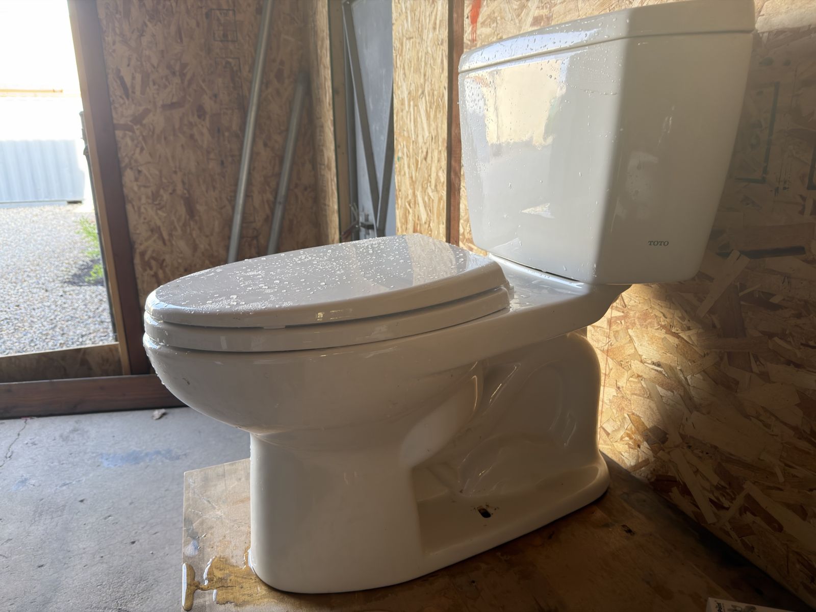 Toto Toilet 1.6 gallon CST743E
