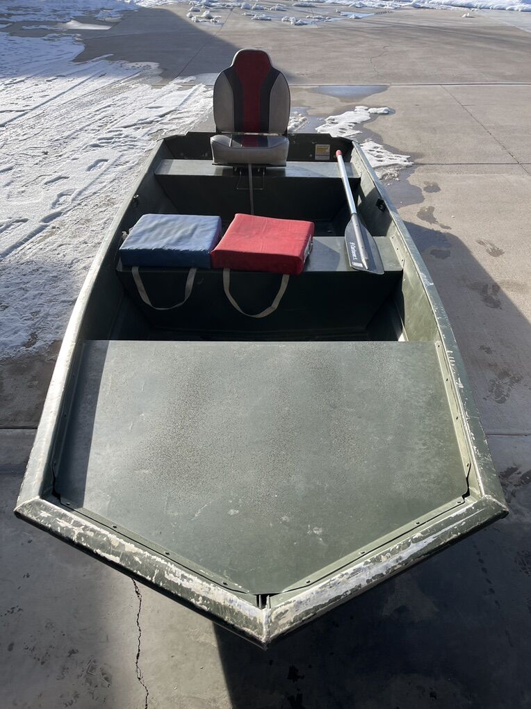 Aluminum ONE OWNER 12' Jon boat with extras