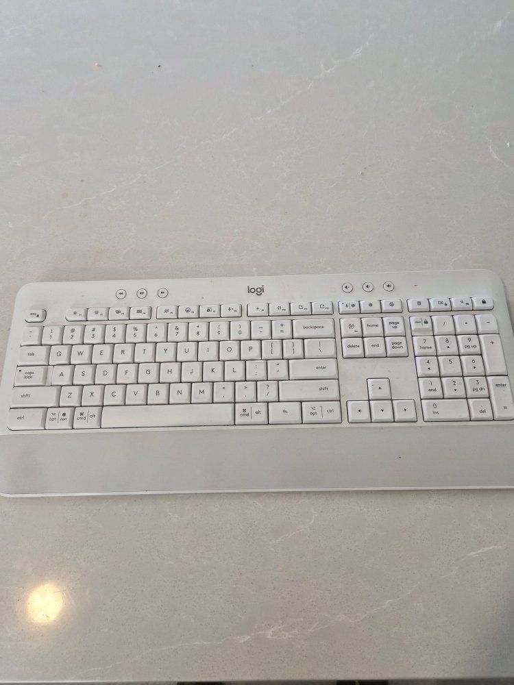 Logitech Signature K650 Wireless Full-Size Keyboard - Off-White