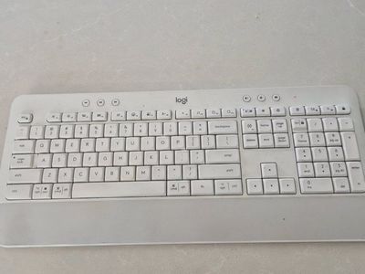Logitech Signature K650 Wireless Full-Size Keyboard - Off-White