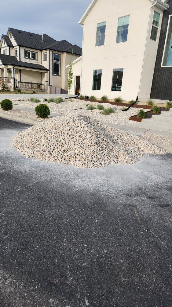 2"-3" Ash quartz rock/gravel