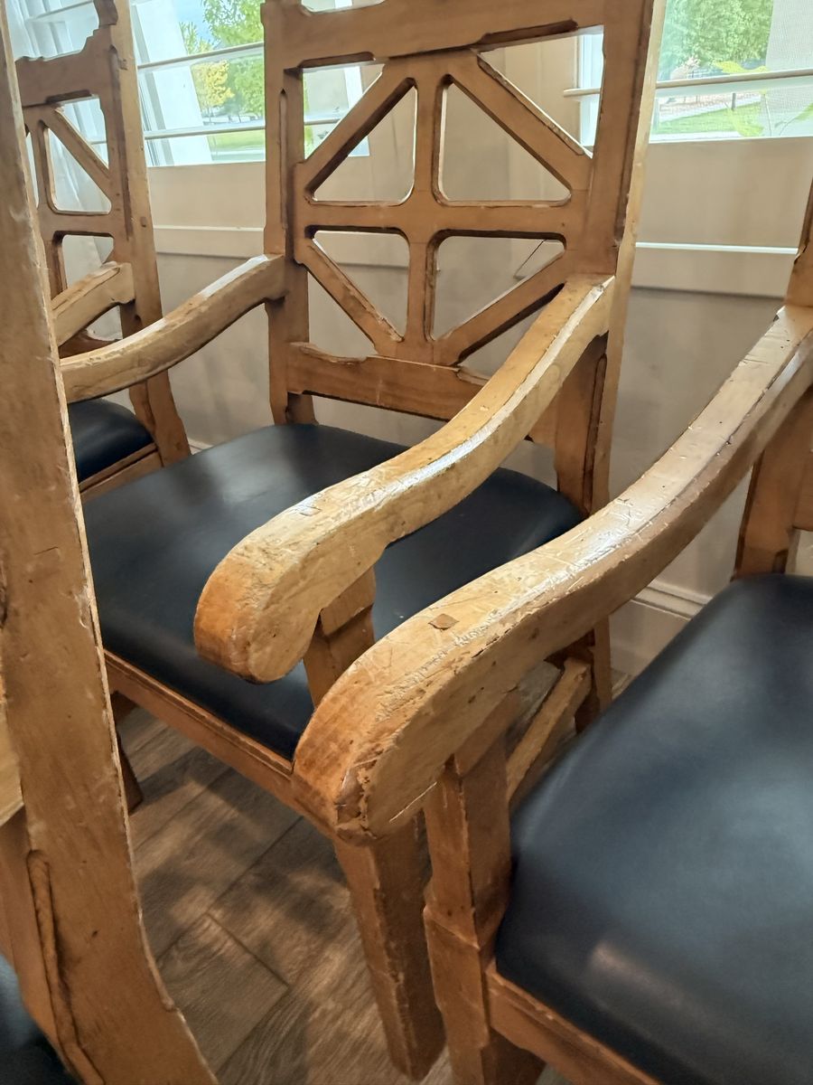 6 Solid chairs