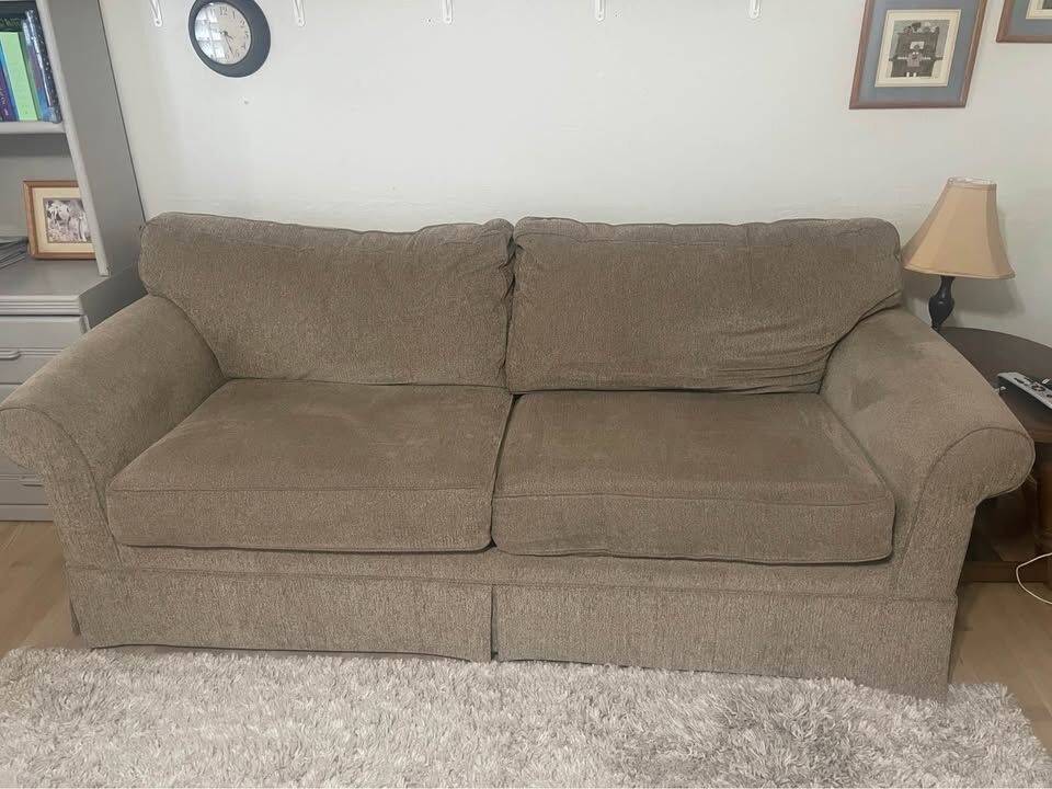 Couch Pull-Out Hideabed *FREE Delivery*