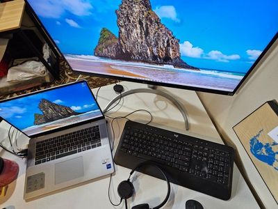 NEW. LG 32" UltraGear QHD 165Hz HDR10 Monitor - 32GP750-B - Excellent Condition Gaming Display