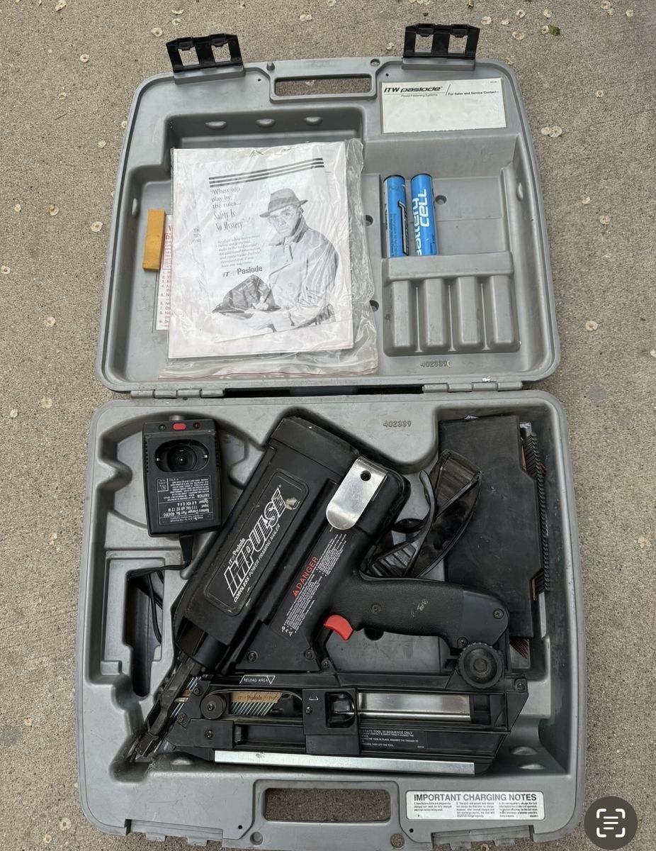 Paslode Impulse IM325CT Cordless 30-Degree Framing Nailer Kit w/ Case, Charger, 2 Batteries, Nails