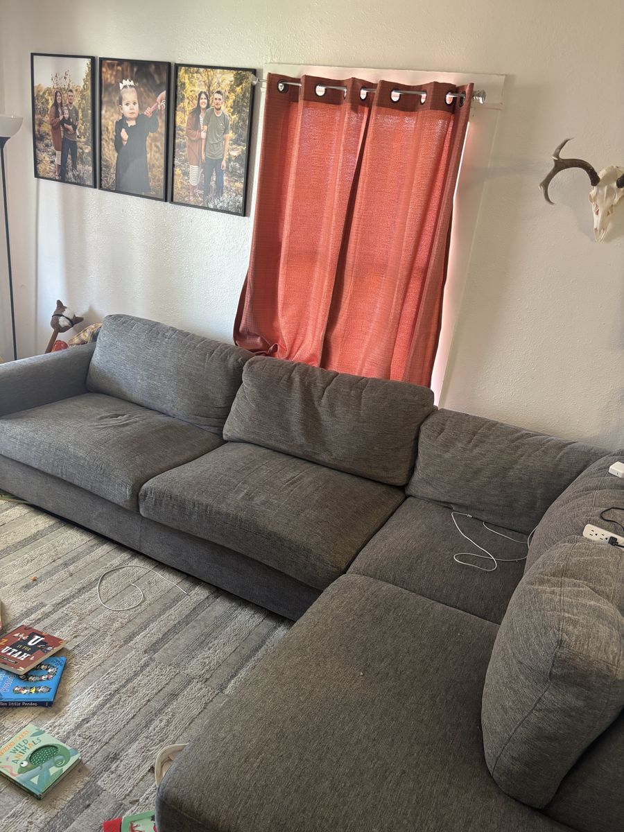 Grey sectional w/ ottoman