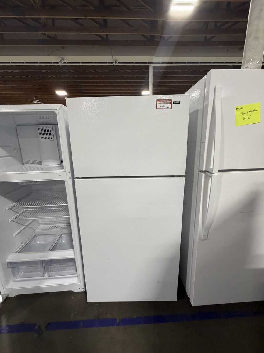 HOTPOINT White Top Freezer Refrigerator - Standard Size