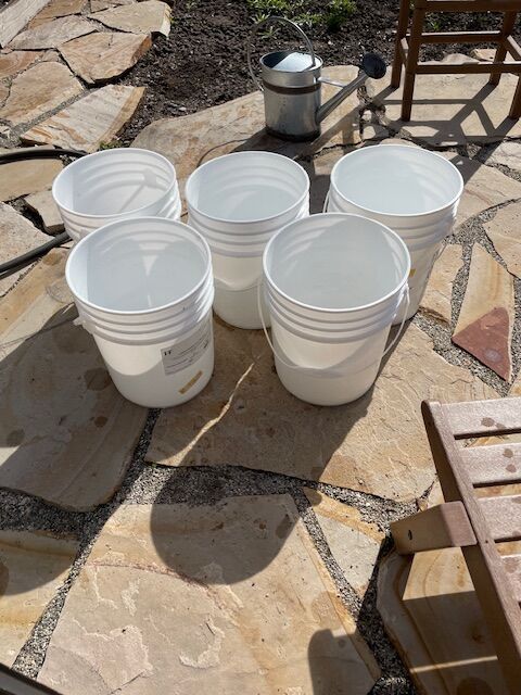 Food grade buckets with lids. $4 each