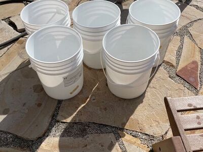 Food grade buckets with lids. $4 each