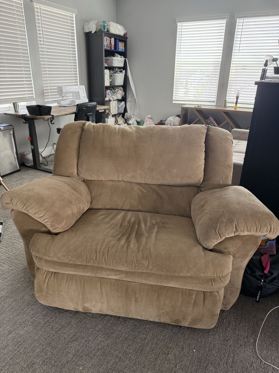 Oversized recliner