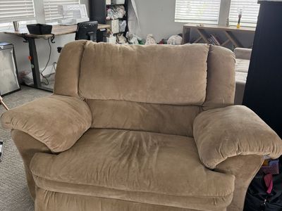 Oversized recliner