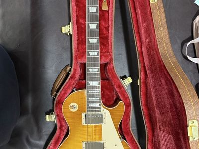 Gibson Les Paul Standard Electric Guitar - Flamed Maple Top, Sunburst Finish, w/ Hard Case