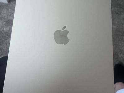 iPad Air 11 in (5th Gen) CELLULAR & Wi-Fi 128GB in Starlight - Excellent Condition