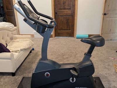Life Fitness C3 Upright Lifecycle Exercise Bike with Go Console