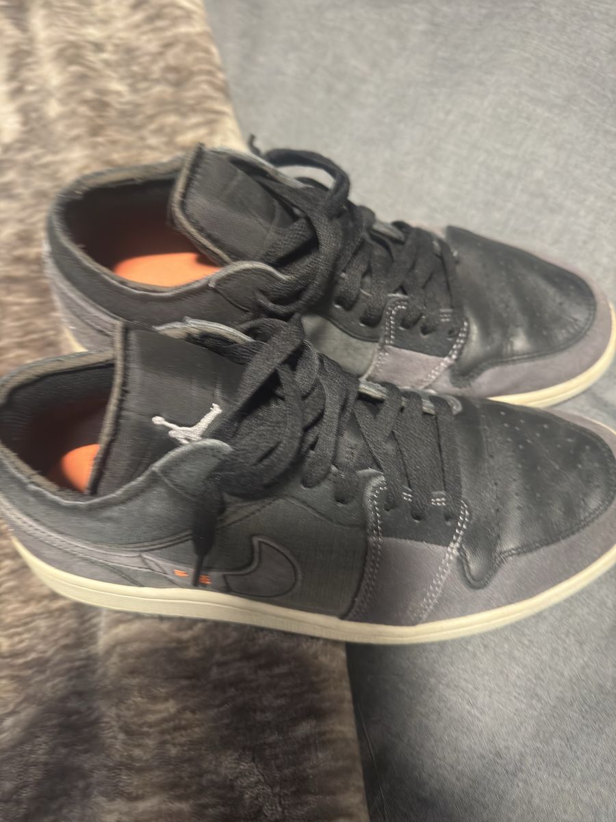 Jordan 1 Low Mens Size 9