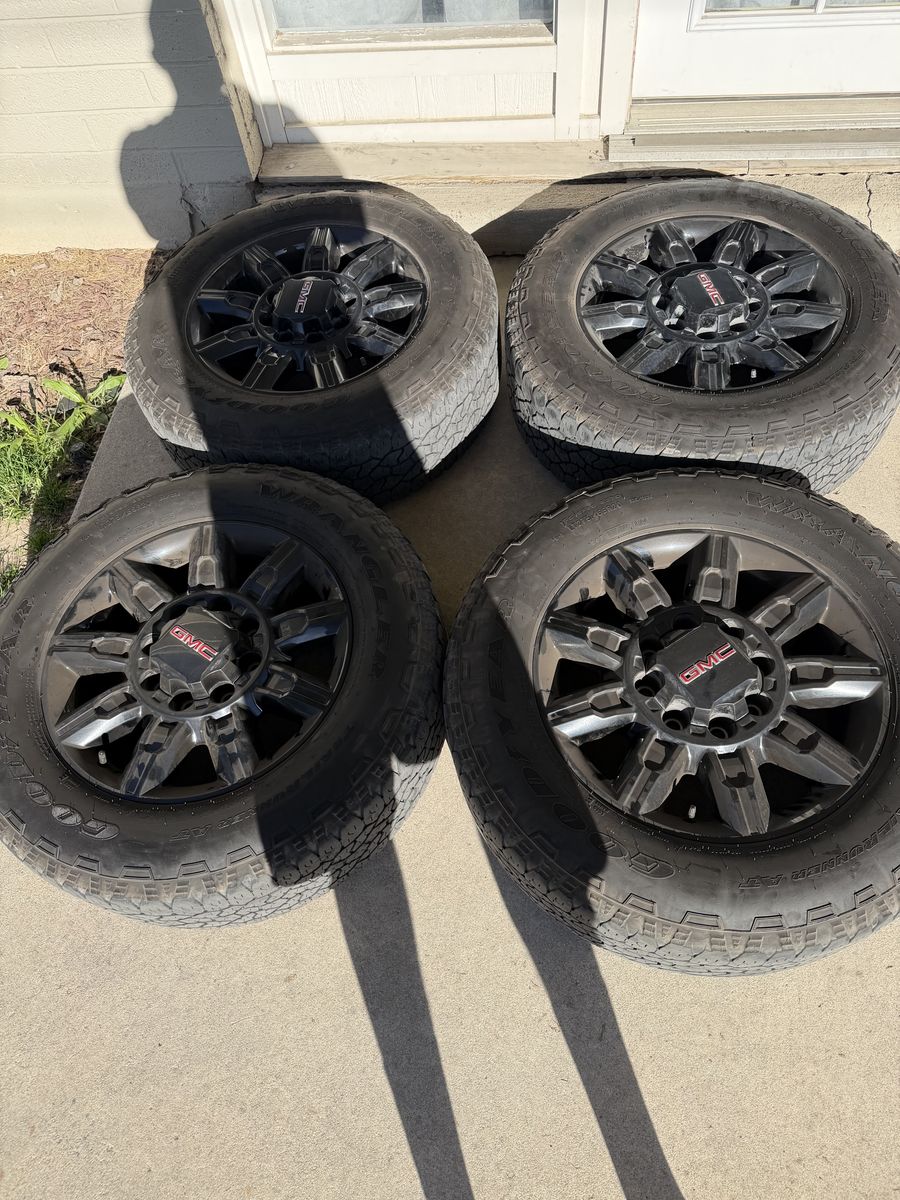 8 Bolt GMC Black Wheels