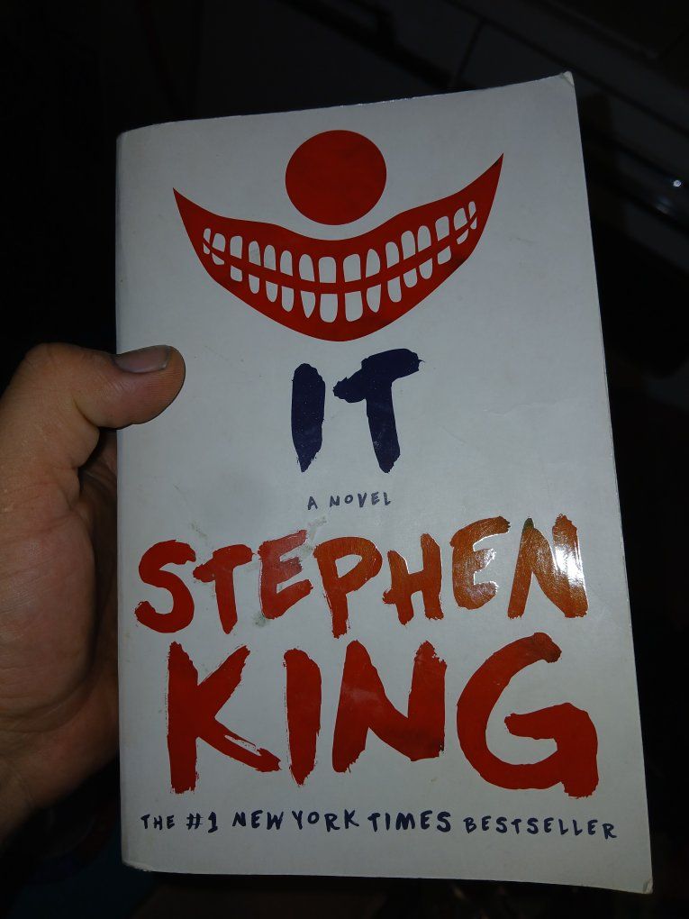 IT: A Novel by Stephen King Paperback Book