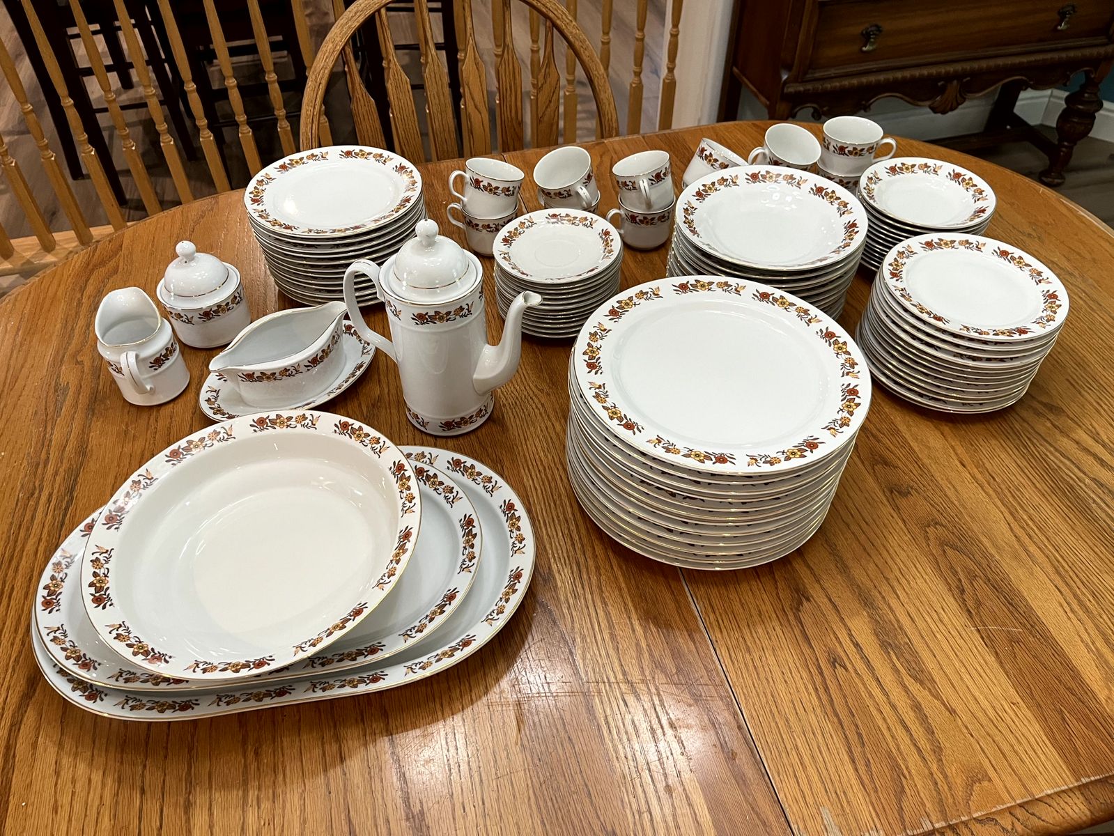 Vintage Made in China Porcelain Dinnerware Set - Autumn Leaf Pattern, Service for 12