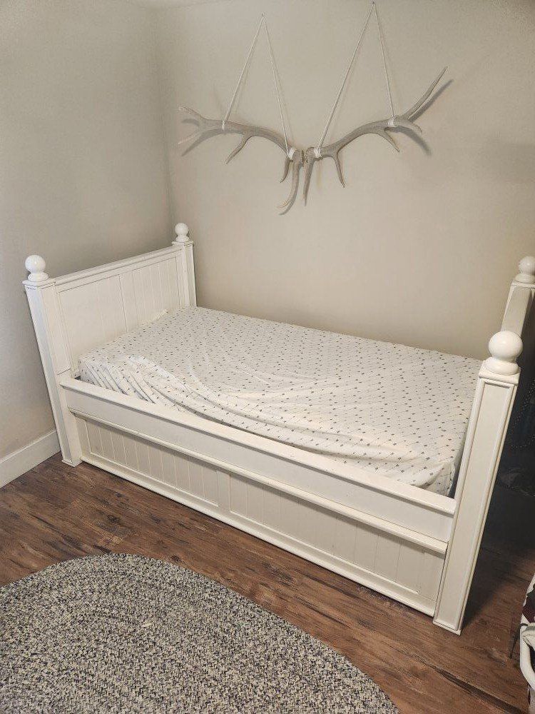 Twin Trundle bed