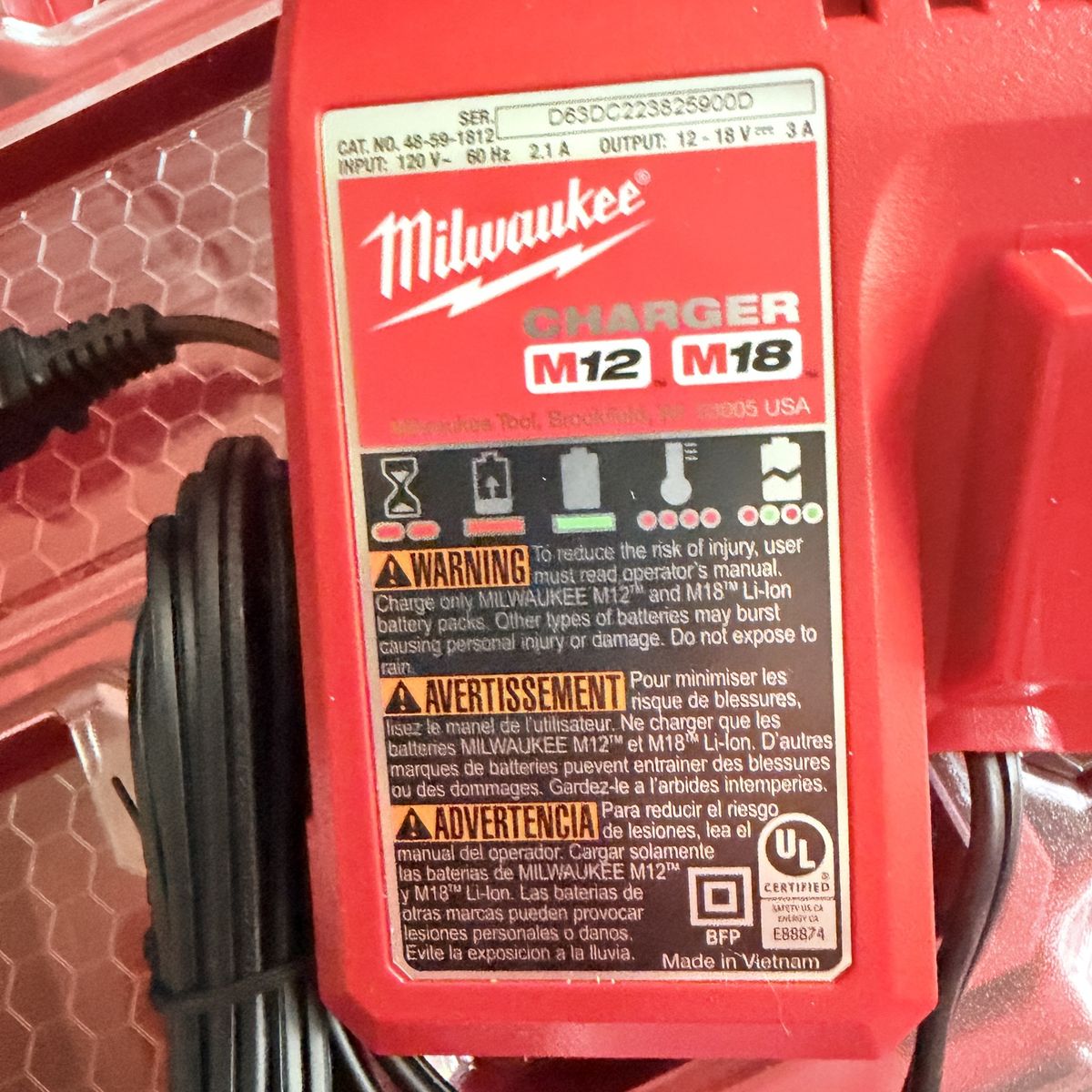 Milwaukee M12 & M18 Multi-Voltage Battery Charger 48-59-1812