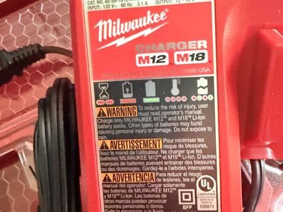 Milwaukee M12 & M18 Multi-Voltage Battery Charger 48-59-1812