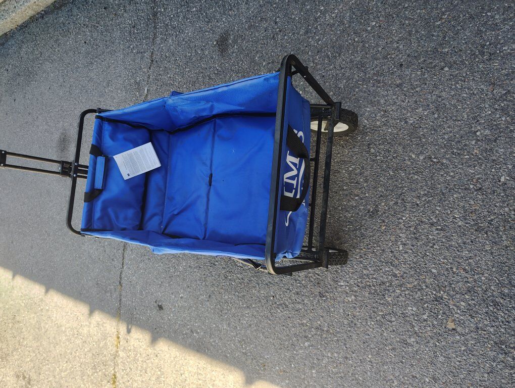 MAC PULLING CART WITH WHEELS