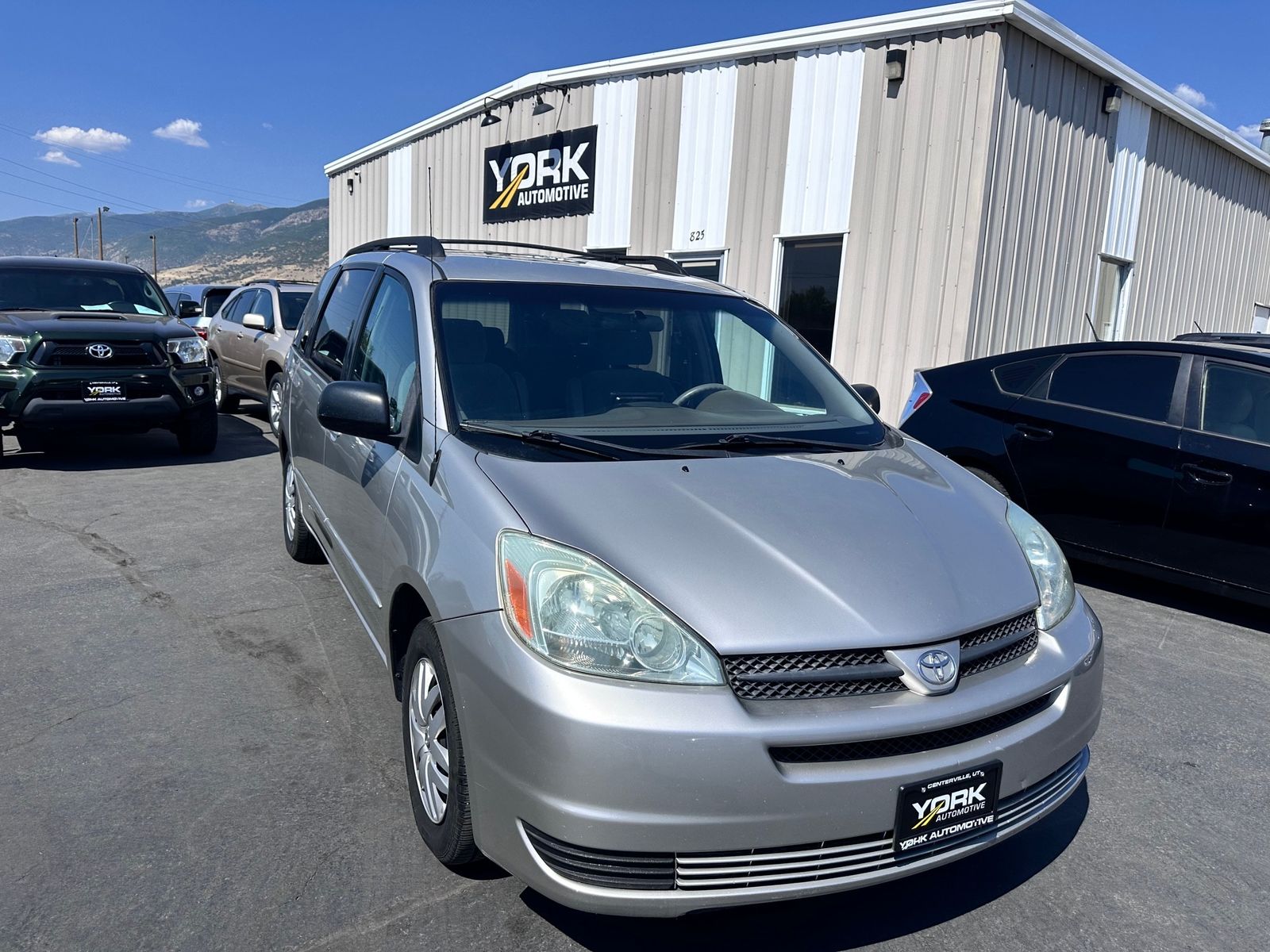 2004 Toyota Sienna LE 8 Passenger