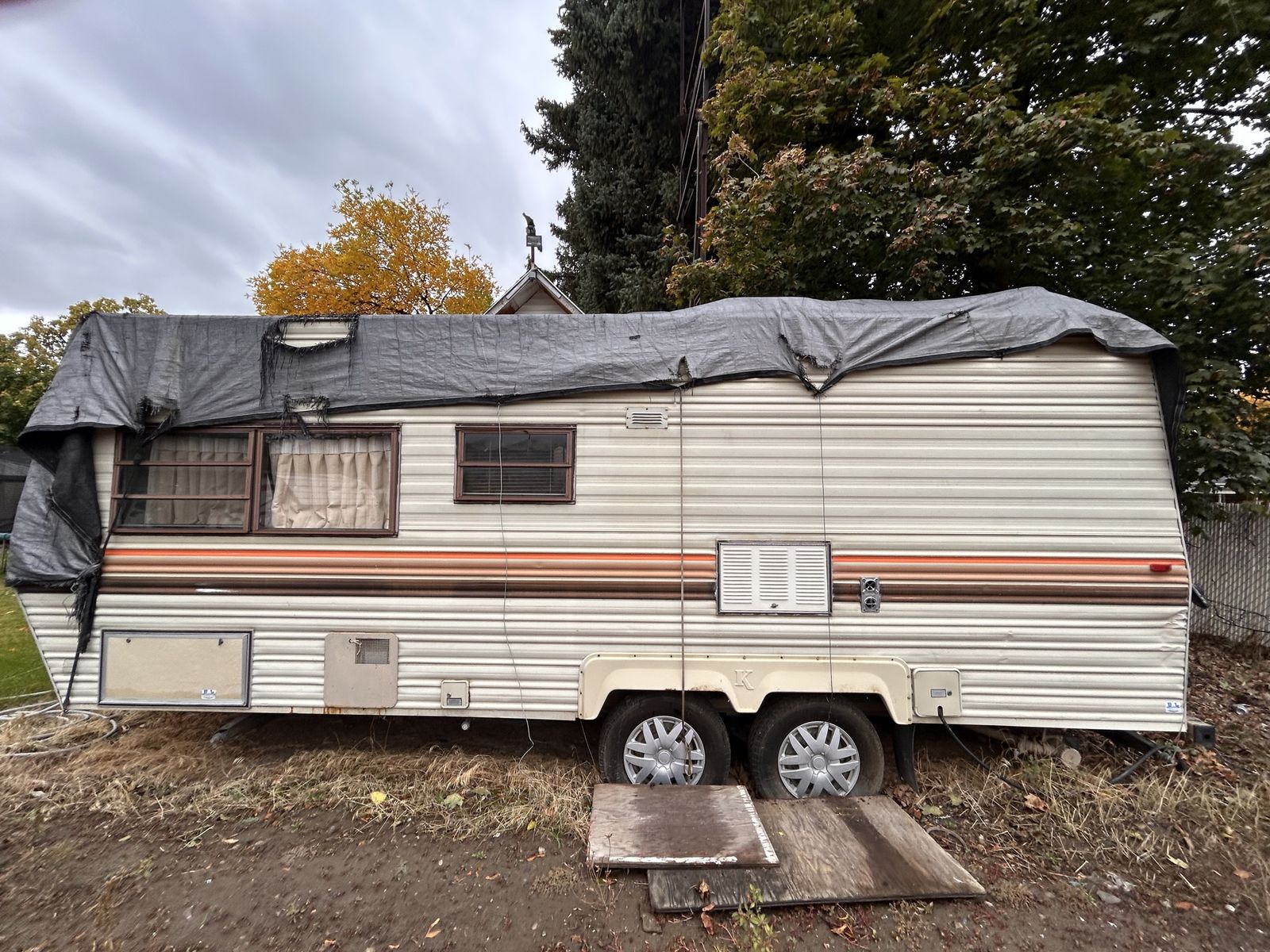 1500 OBO 1986 Komfort V-class camp trailer