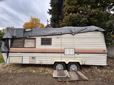 1500 OBO 1986 Komfort V-class camp trailer