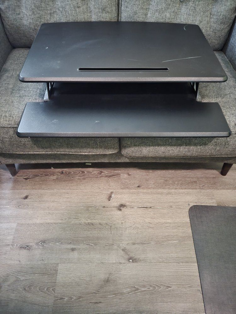 Adjustable desk riser