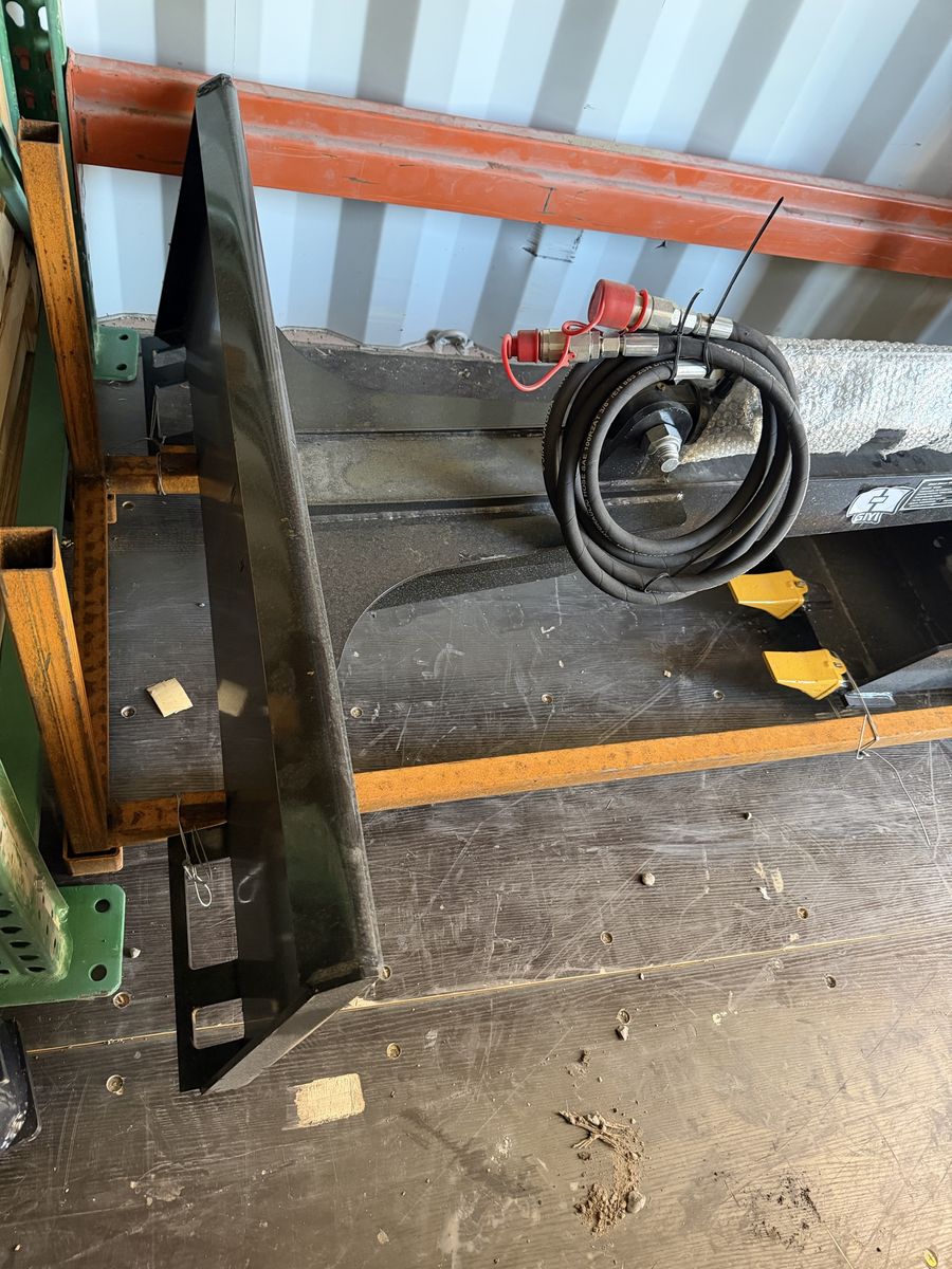 SKID STEER BACK HOE ATTATCHMENT