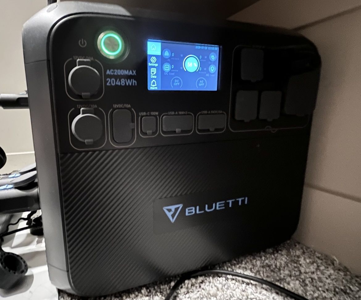 BLUETTI AC200Max Portable Power Station 2048Wh, expandable to 8192Wh via B230/B300 Battery.