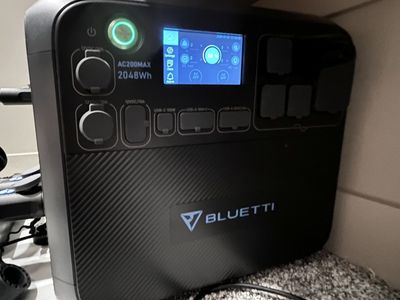 BLUETTI AC200Max Portable Power Station 2048Wh, expandable to 8192Wh via B230/B300 Battery.